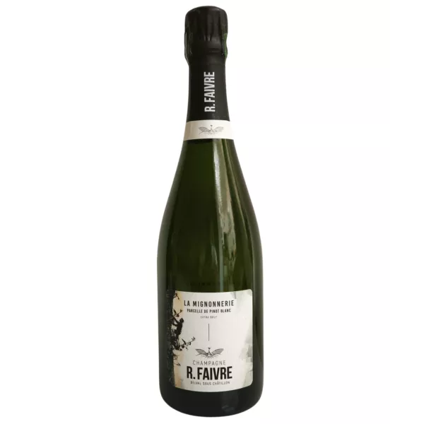 Botella de champán R. Faivre La Mignonnerie extra brut sobre fondo claro