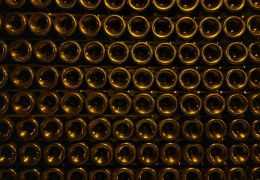 Guía práctica para conservar botellas de champagne sin bodega en casa