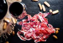 Guía técnica del maridaje de champagne con jamón ibérico: armonía y análisis sensorial